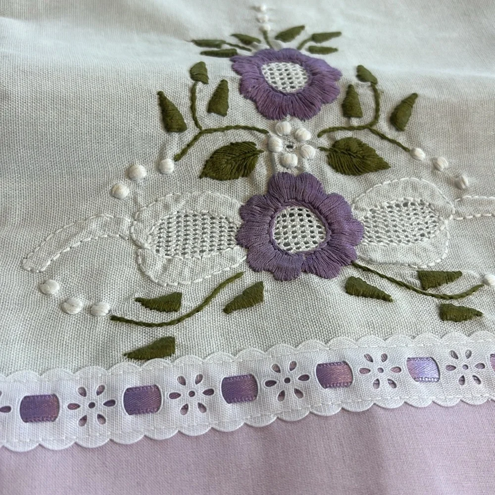 NWT Embroidered Flowers‎ Kitchen Linen